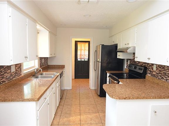 3rd image of 2718 Radnor Ave