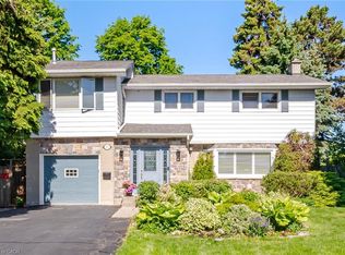 525 Grand Blvd, Oakville, ON L6H 1P4