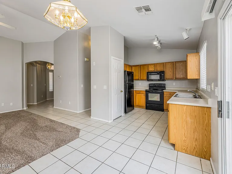 6640 E Russell St — Photo 9