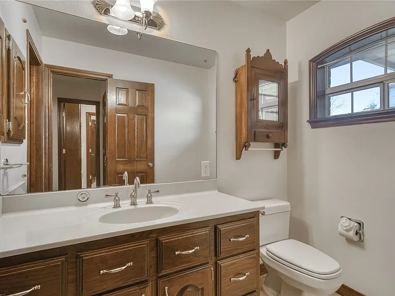 1402 Riverstone Ct — Photo 33