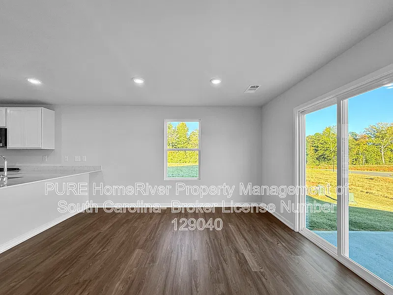 3 bed, 2.5 bath, 1402 sqft, $1,700 — Photo 3