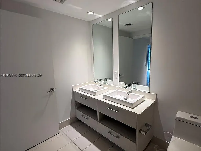 45 SW 9th St #1004 — Photo 7