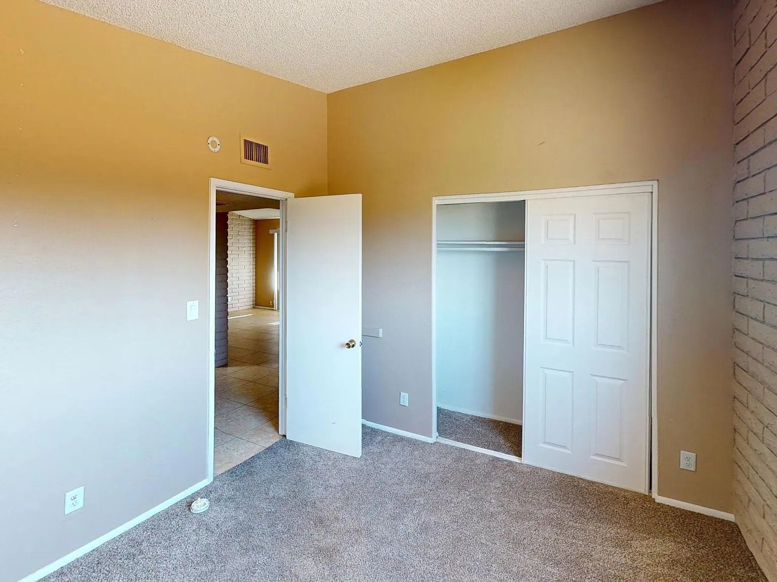 3 bed, 1266 sqft, $2,200 — Photo 3