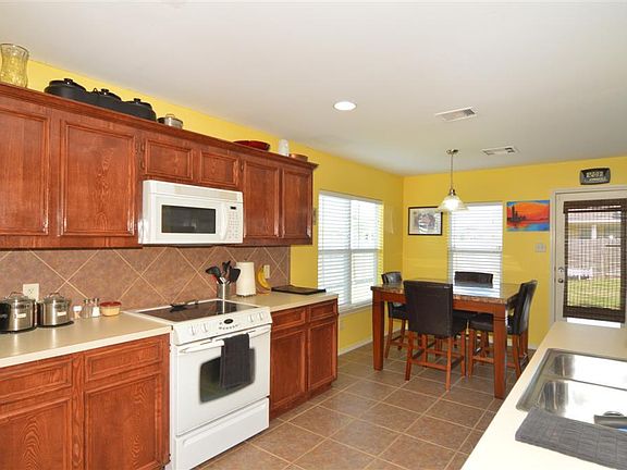 4th image of 34 Buena Park Cir