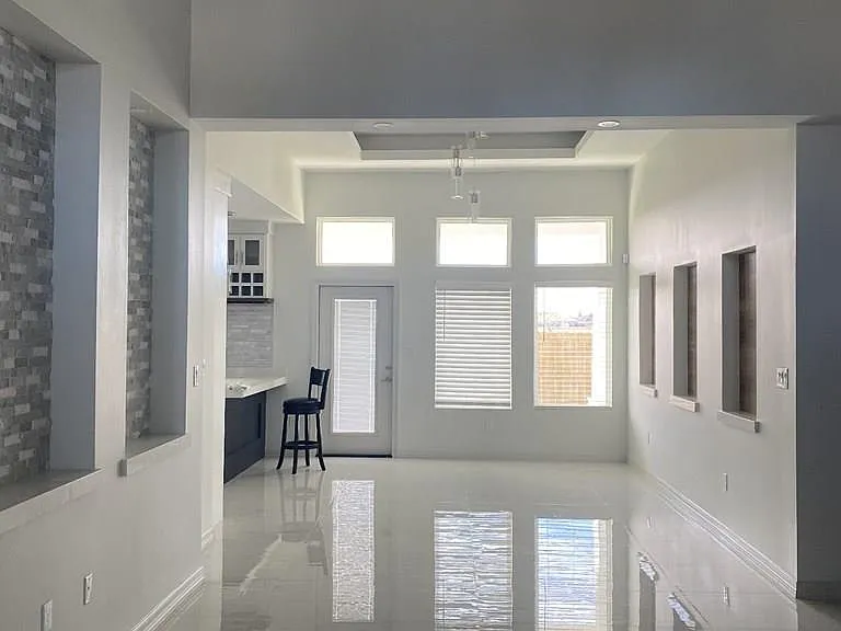 6879 Woodstock Dr #14 — Photo 5