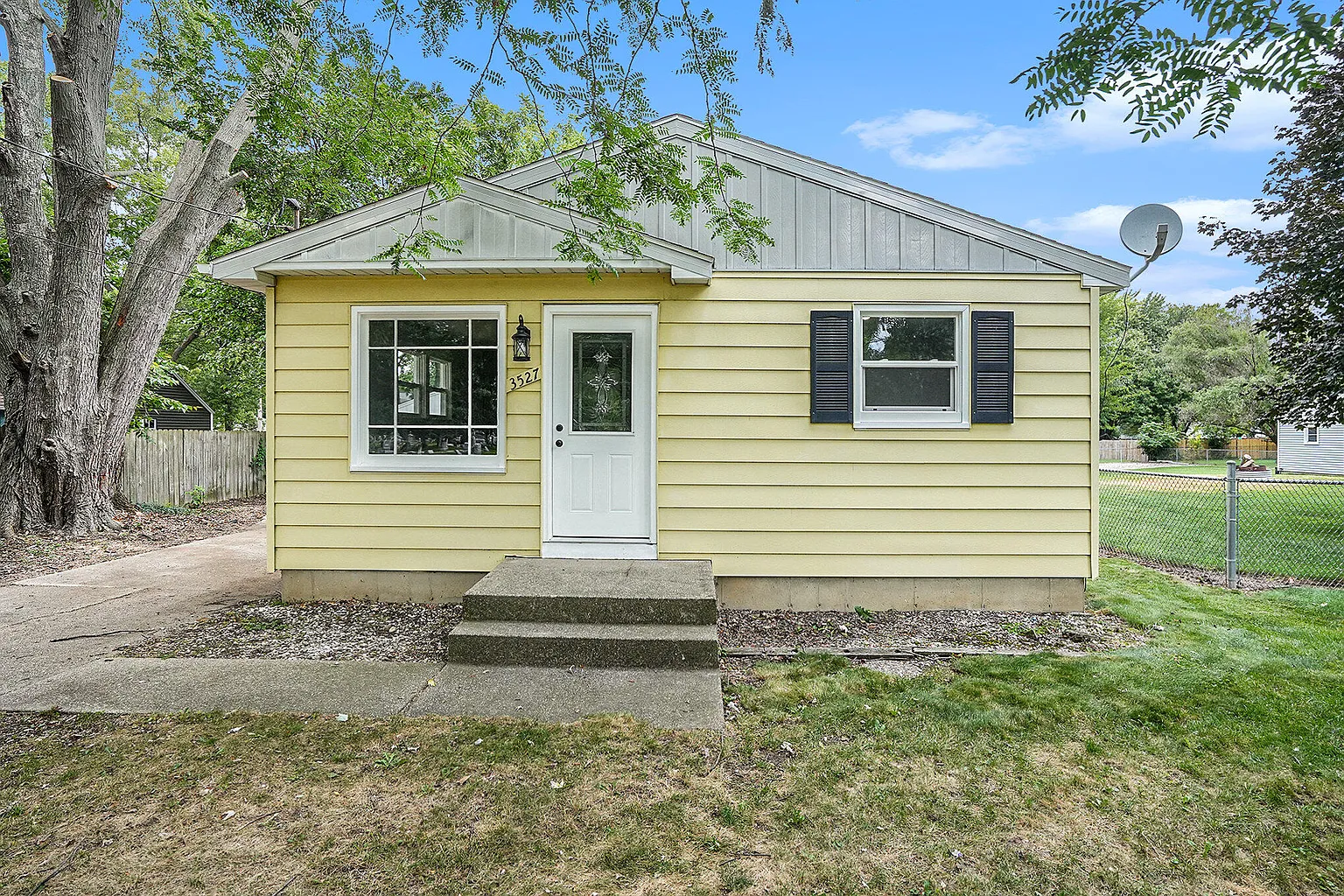 3527 Prairie St SW photo 1