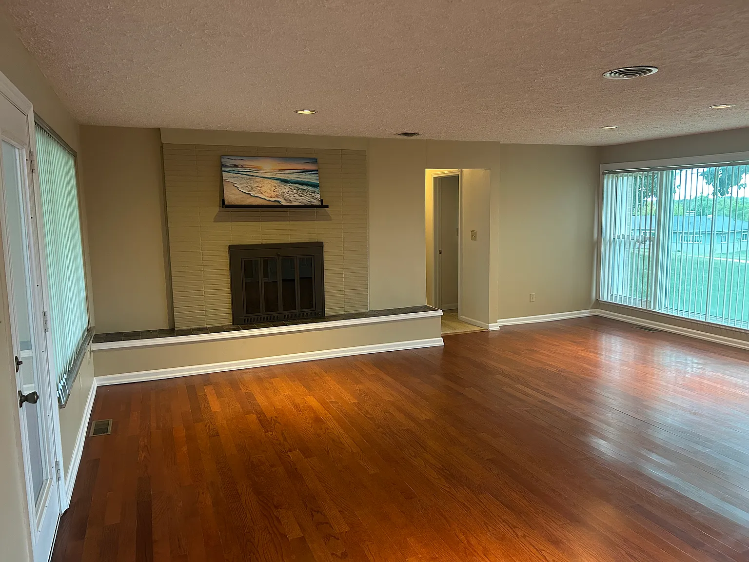 4 bed, 1700 sqft, $2,500 — Photo 2