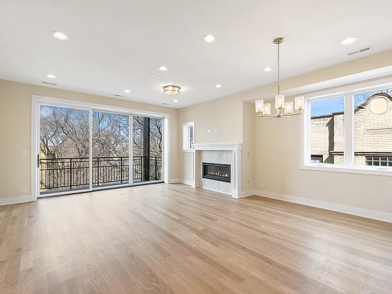 4861 N Hermitage Ave — Photo 3
