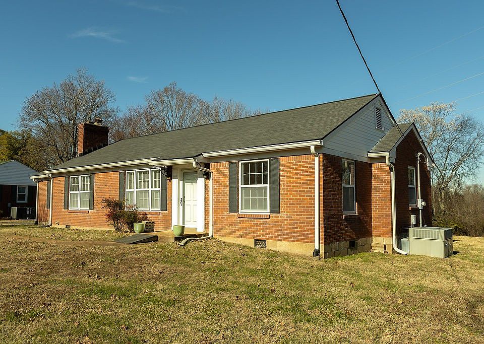 1st image of 2556 Lakeland Dr