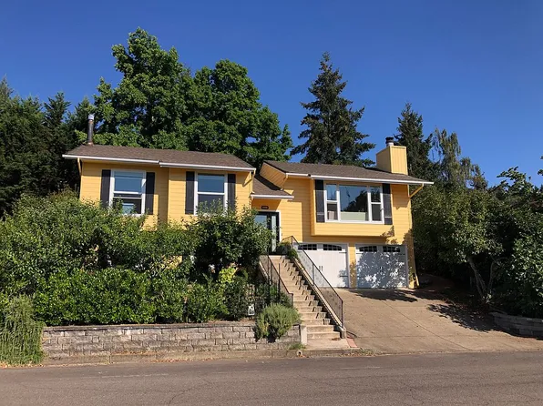 1116 NW Woodwillow Dr, Roseburg, OR 97471