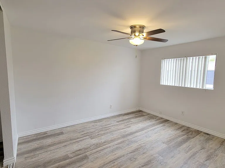966 S Sunshine Ave — Photo 8