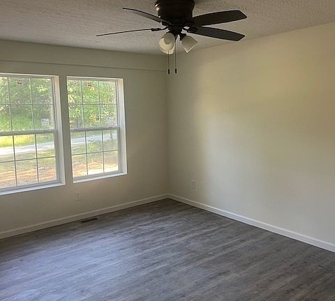 5th image of 1067 Ferngrove Ave