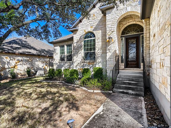 3rd image of 323 ALLEMANIA DR