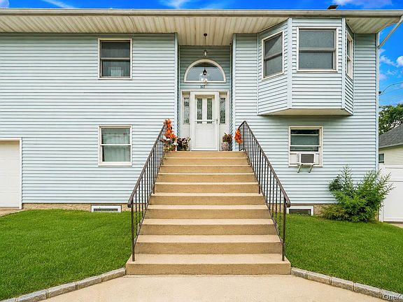 3rd image of 107 Cedar Oaks Avenue