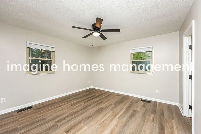 3698 Oakwood Dr — Photo 9