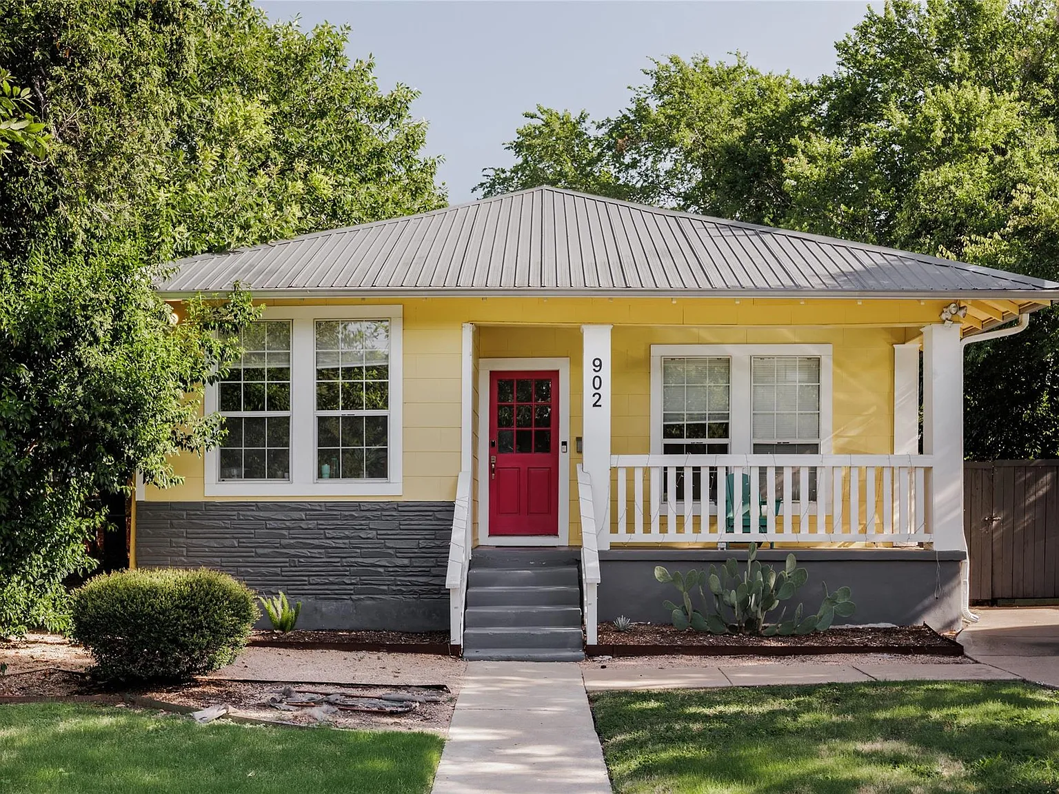3 bed, 2.0 bath, 1252 sqft, $3,490 — Photo 1