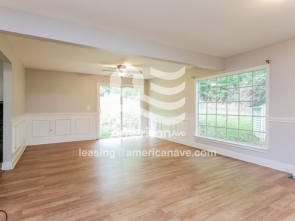702470_003_living_room_13800060.jpg