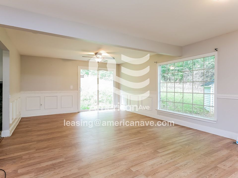 702470_003_living_room_13800060.jpg