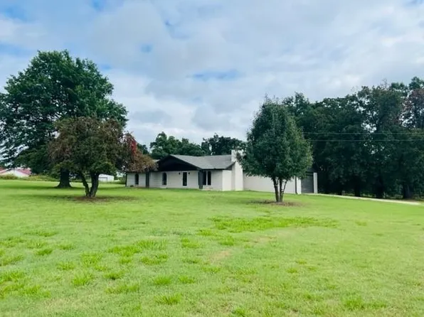 3221 S Twin Mounds, Yale, OK 74085