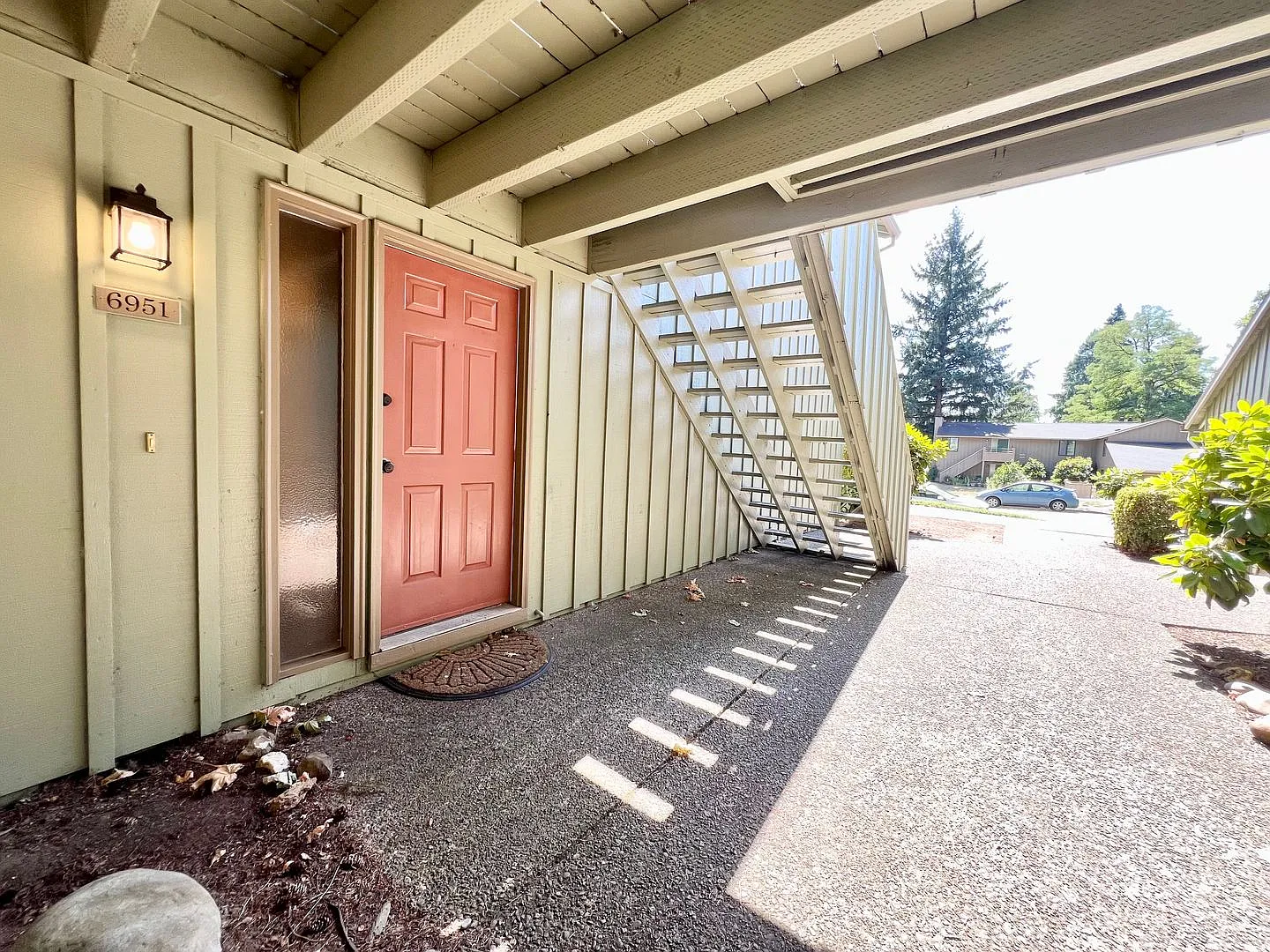 Charming Updated 2 Bed/1 Bath Condo in Tranquil Lake Oswego! — Photo 1