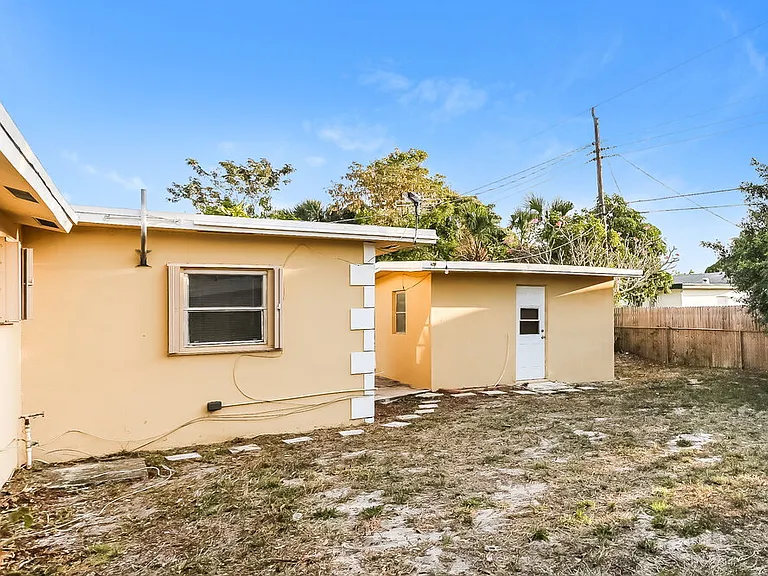 610 NW 2nd Ave — Photo 16