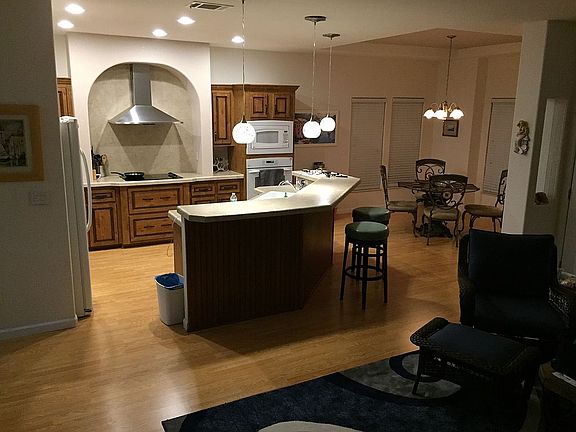 Open floor plan, 10’ ceiling