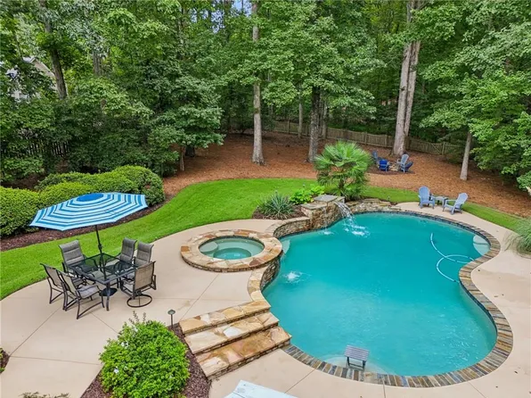 86 Grand Ave, Suwanee, GA 30024