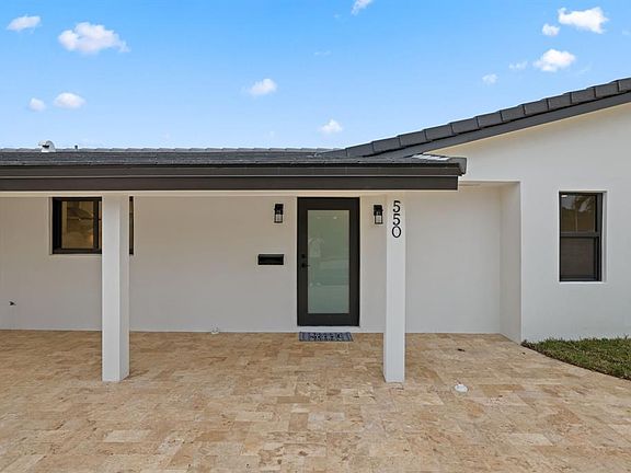 4th image of 550 SW 6th Ave