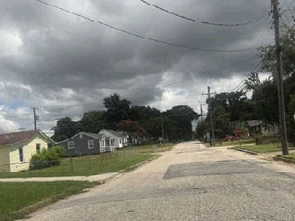 Exterior Neighborhood (street photo)