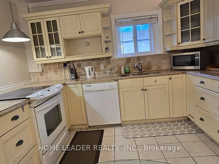 21 Franklin Ave — Photo 4