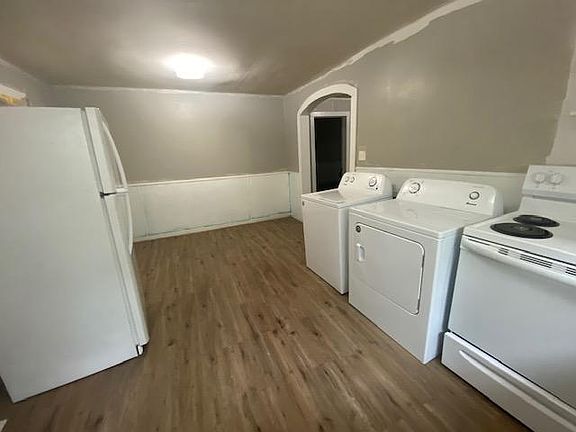 4th image of 504 N College St