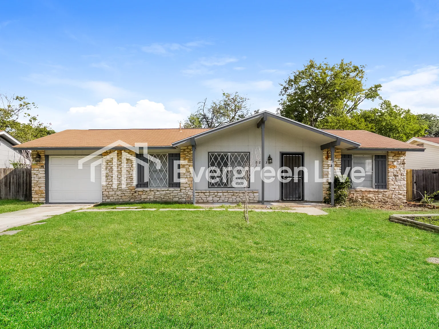 3 bed, 2.0 bath, 1265 sqft, $1,345 — Photo 1