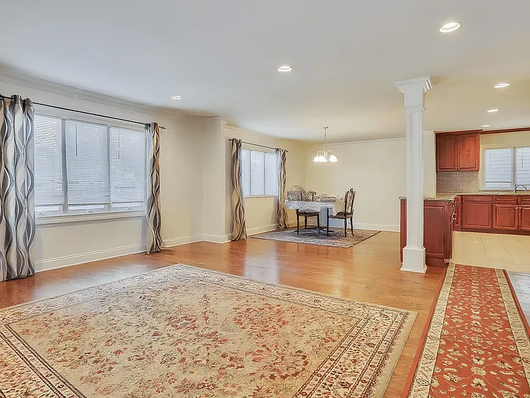 20 Franklin Ave — Photo 7