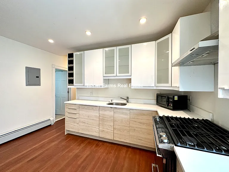 692 Columbia Rd #2A — Photo 4