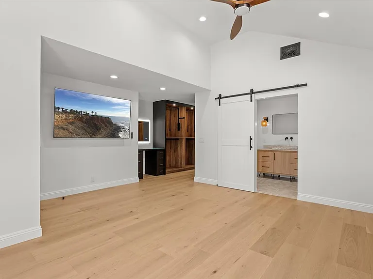 6443 Matilija Ave — Photo 11