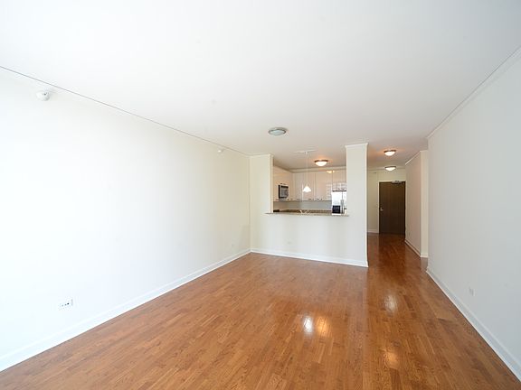 4th image of 450 E Waterside Dr #404