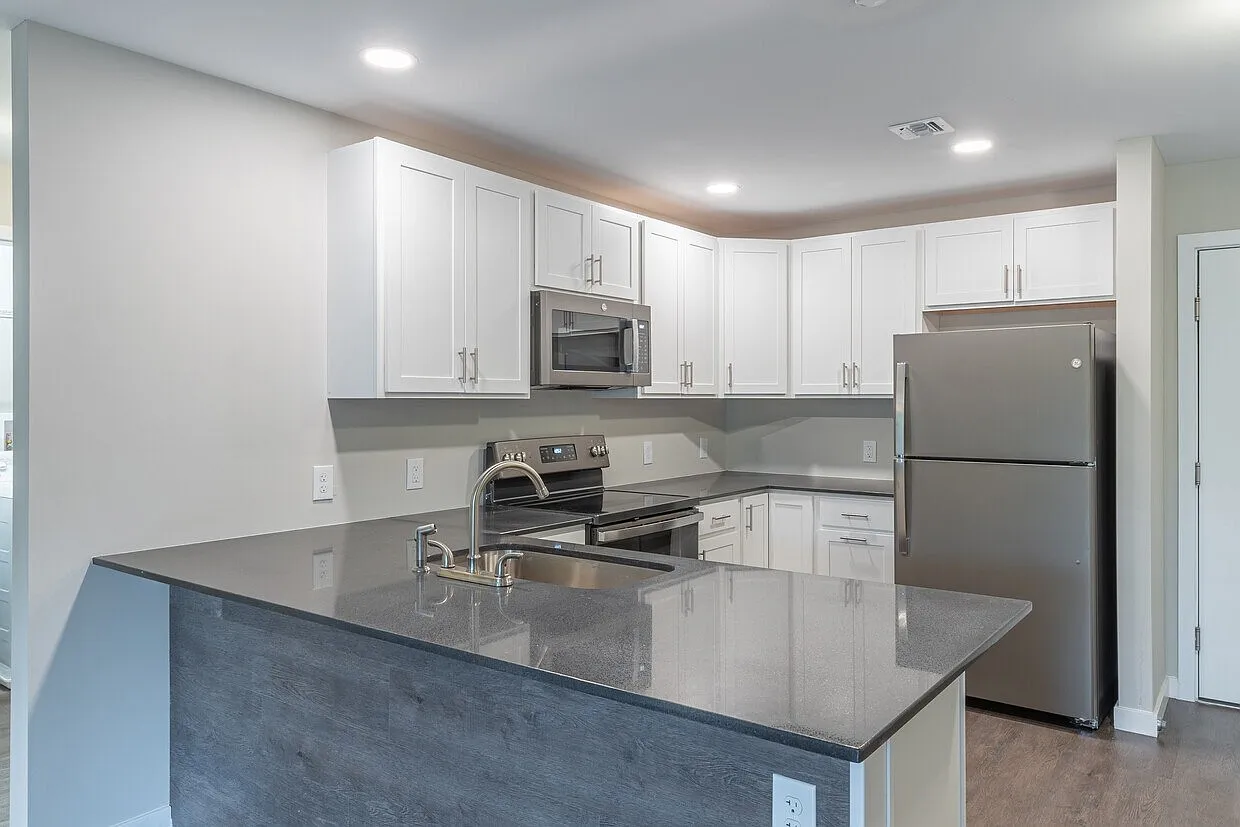 Brant Court — Photo 2