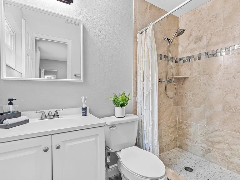 2813 Durham St — Photo 24