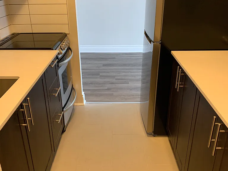 215 Clarence St — Photo 17
