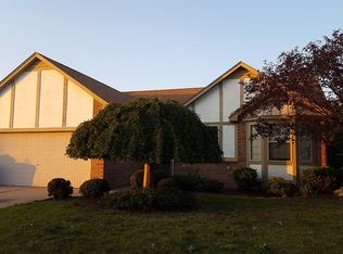 27283 Sparrow Ct, Chesterfield, MI