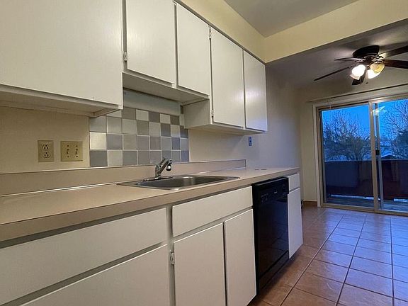 4th image of 4510 NE Hancock St #10596439
