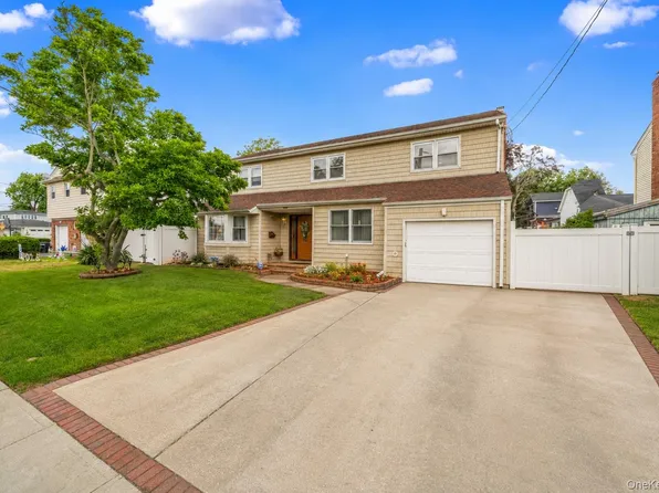 4382 New York Ave, Island Park, NY 11558