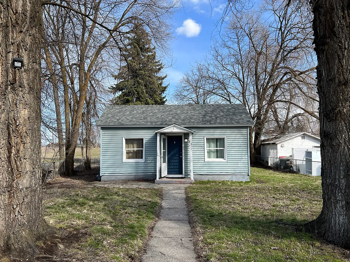Minimal Steps! - 317 S Regal St
