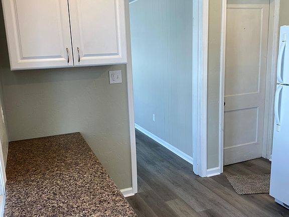 4th image of 801 Lowry Ave