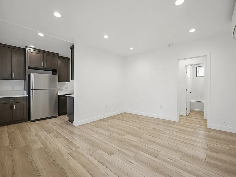 410 Lucas Ave — Photo 25