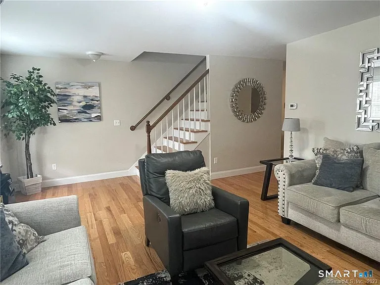 380 King St #5 — Photo 8