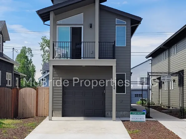 688 NW 3rd Ave, Canby, OR 97013