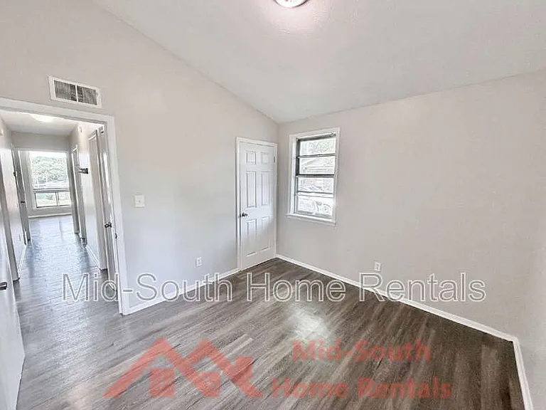 2298 Dells Ave — Photo 12