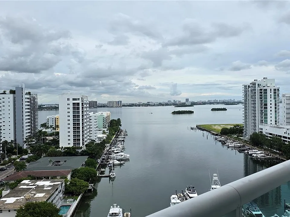 7900 Harbor Island Dr #Penthouse 19