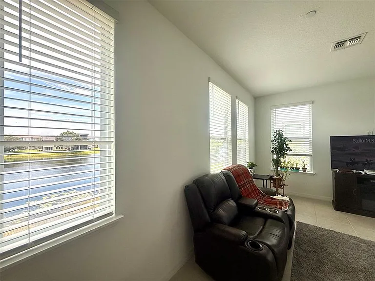 8618 Warburg Aly — Photo 9